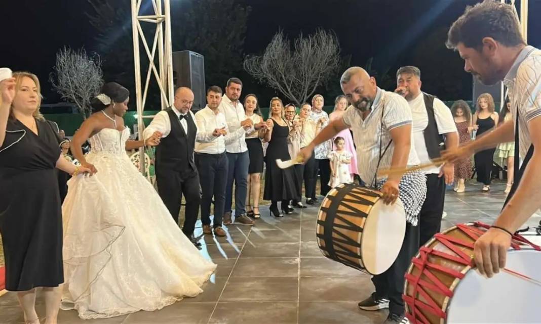 Hatay’da Kıtaları Buluşturan Düğün Renkli Anlara Sahne Oldu 3